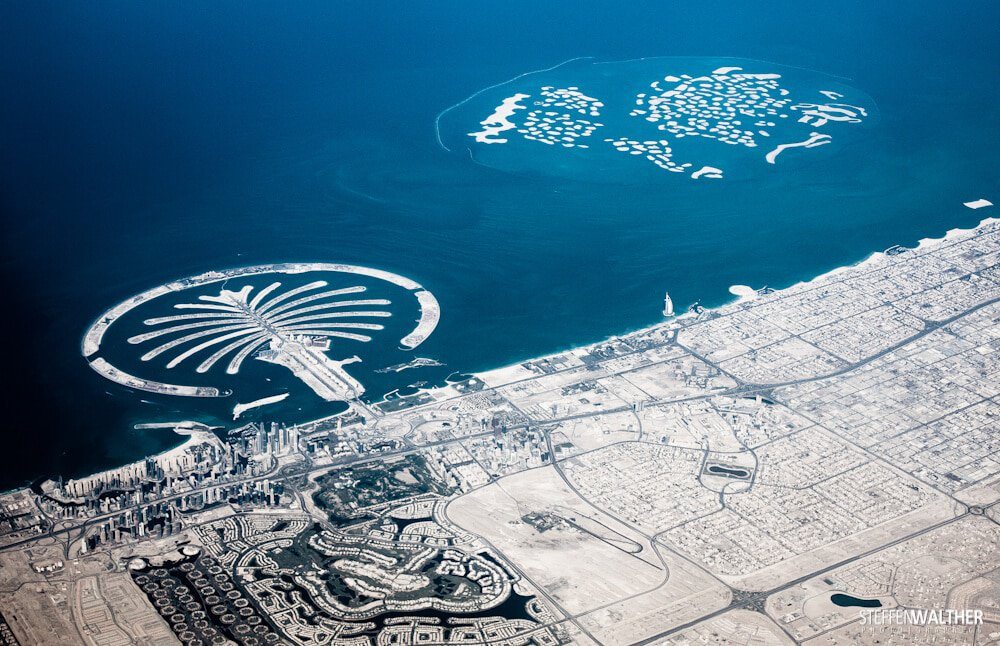 Photo prise du hublot d'un avion : Dubaï, Emirats arabes unis