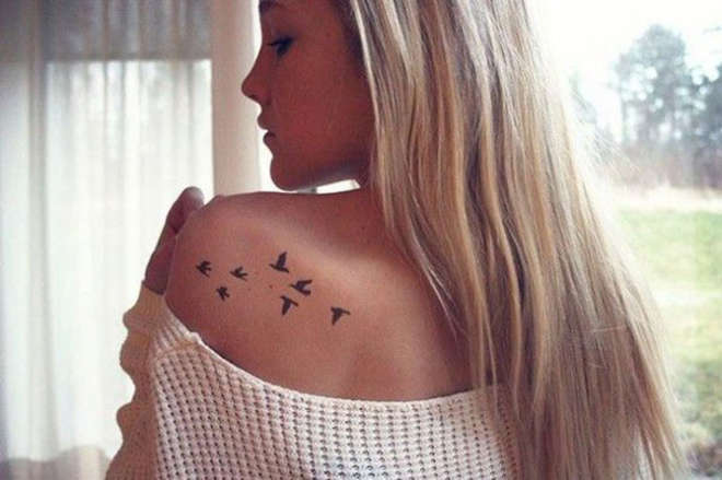 tatouage à l'épaule