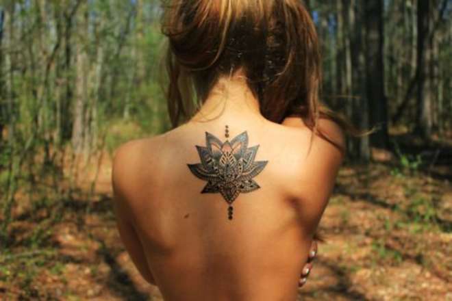 tatouage nuque