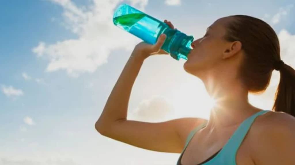 boire de l'eau et faire du sport pour tenir un régime
