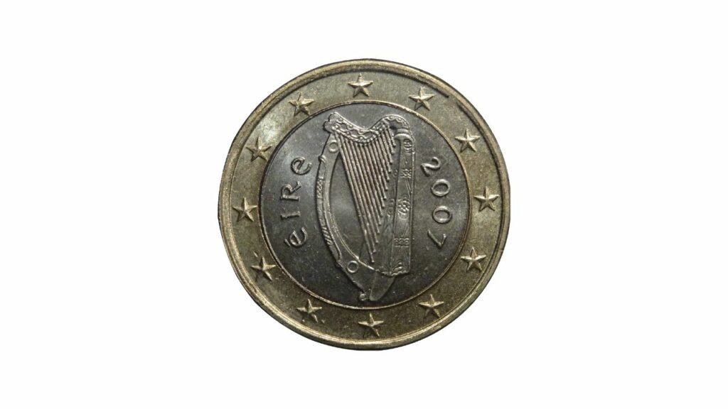 plongez dans l'histoire avec la pièce de 1 euro irlandaise émise en 2007.