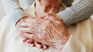 Accueil familial pour les personnes âgées : avantages et inconvénients