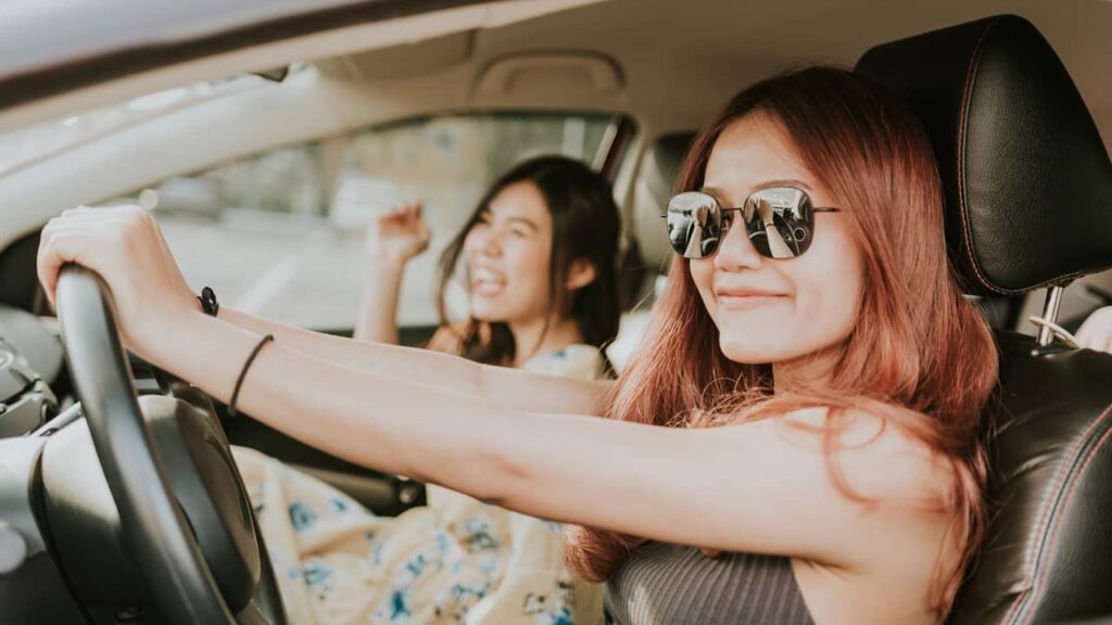 Premières vacances jeune conducteur : droits et interdictions au volant