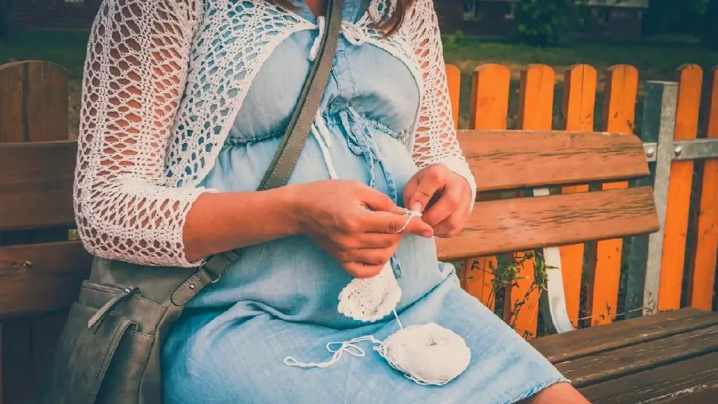 Tricot pour bébé : préparer son arrivée avec du fait main
